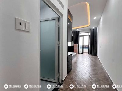 The new service apartment is 100% full of elevator furniture right around the sixth district.