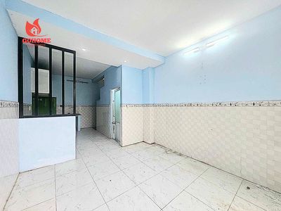 First floor, first floor. Two bedrooms near the university.