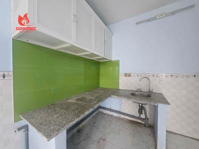 First floor, first floor. Two bedrooms near the university.