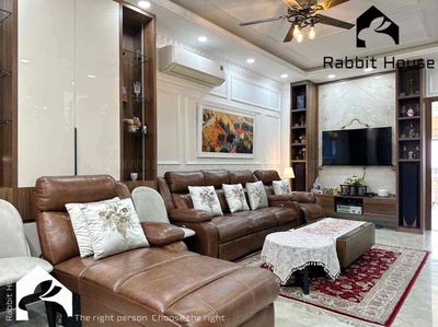 Master of three bedrooms, three bathrooms full of high-end furniture right in the docket's chain.