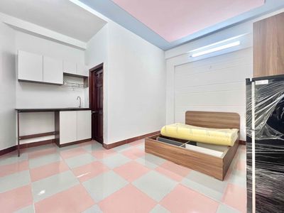 The full interior studio is 100 percent close to the open, beautiful window-lasher market