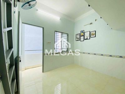 Rent a cheap room near the commercial university.