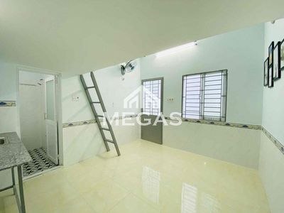 Rent a cheap room near the commercial university.