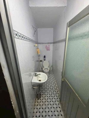 The second floor of the two bedrooms, two toilets, four-foot-three-seven-by-four-four-two-two-second-four-two-step-play-worpterys-the-fry-wall-tall-the-fry.
