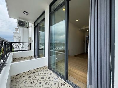 Rent us a new room 100%, balcony, window. Near tdtu, rmit, pmh District 7