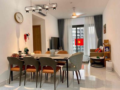 He rented Diamond Brilliant's apartment two bedrooms in the same place.
