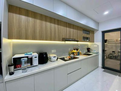 He rented Diamond Brilliant's apartment two bedrooms in the same place.