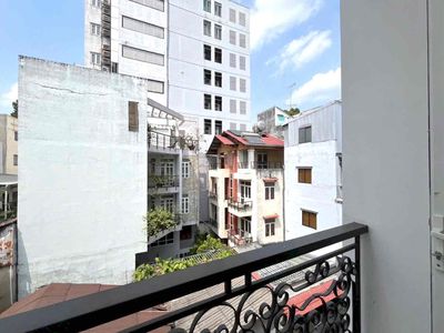 Master Studio Balcon 30 m.2 right in the top of the 3rd District Board Market