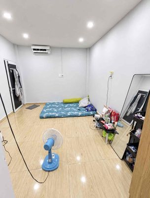 The studio is full of furniture, clean and clean cheap