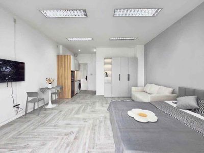 Opens the service apartment. 45 M2 is 100% new.