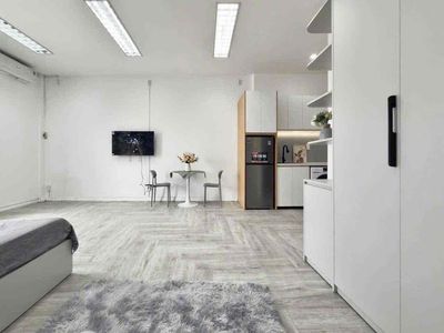 Opens the service apartment. 45 M2 is 100% new.