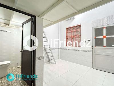 The elevator service apartment, secure immediately.