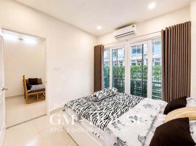 Rent the apartment a window bedroom / balcony on the bridge.