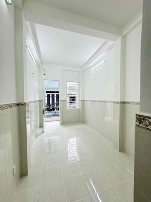 The new four floors are beautiful, behind the Nguyễn Cảnh Chân front.