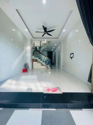 Rent an 8th alley. Tân Hương. Three floors up. 4-5 bedrooms.