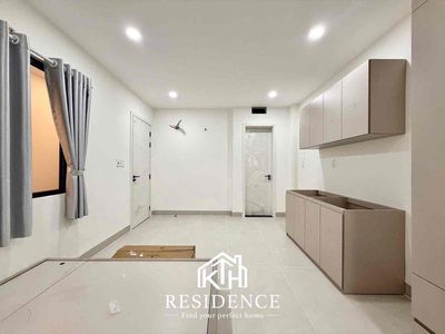 PAC 202, 1894 302 and DHS 403 at 4 million7 have air conditioning and basic interiors