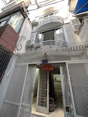 Rent room for Third District, near 1st District.