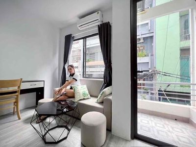 Rent a balcony bedroom 50 M2 wide in eight districts.