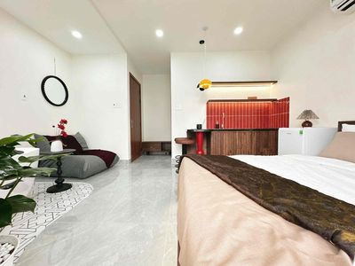 Open up the entire studio super-balcony-full interior.