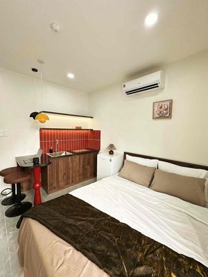 Open up the entire studio super-balcony-full interior.