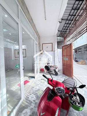 Hoàng Văn Thụ alleyhouse rents 10 million a month.