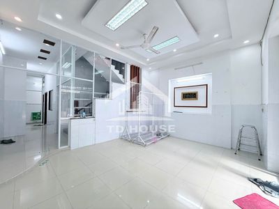 Hoàng Văn Thụ alleyhouse rents 10 million a month.