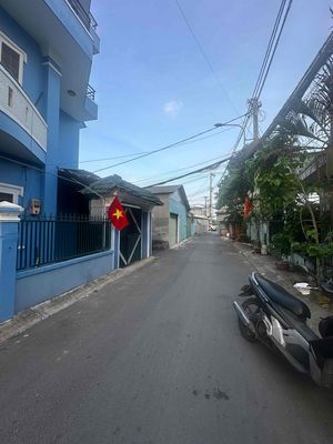 Rent room-- clean, secure, good price.