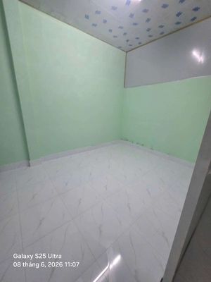 Rent a fourth grade house. Y picture a toilet. 8 M.