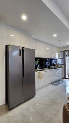 Three bedrooms. 106 m2. Full Seven, only 21 million a month.