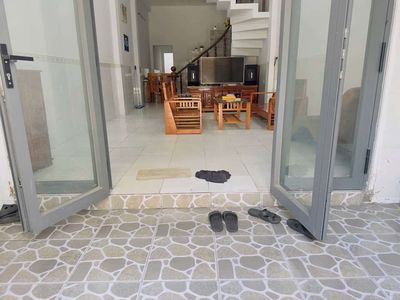 renting the Y house a full interior