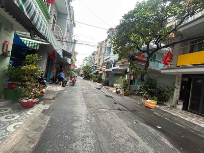 Renting the beautiful house Thái Phiên Thái Phiên District 11 area: 3 m5 x 12 meters. 4th floor bedroom.
