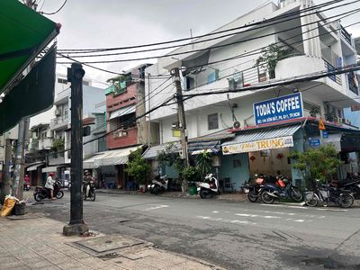 Renting the beautiful house Thái Phiên Thái Phiên District 11 area: 3 m5 x 12 meters. 4th floor bedroom.