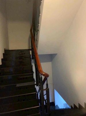 Three-story rent for five bedrooms. Four toilets with a cost of 32 million.