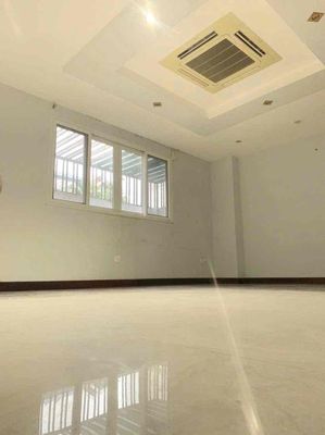 Three-story rent for five bedrooms. Four toilets with a cost of 32 million.