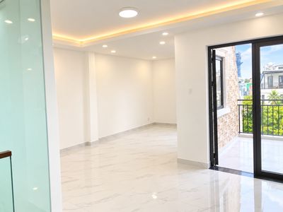 Rent the entire Lakeview City Street house for 30 million a month.