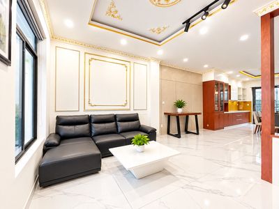 Rent the entire Lakeview City Street house for 30 million a month.