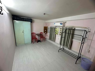 Renting the main room in District 8
