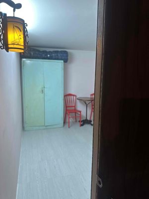 Renting the main room in District 8