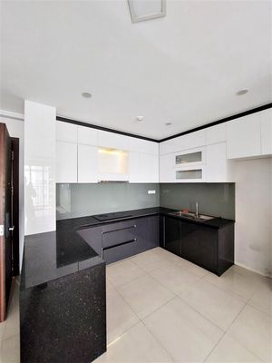 3 bedrooms - 20 million a month - Botanica Premier - a cool high floor