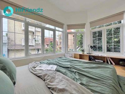 Super open-ended studio, super-opportunic interior, on the 7th floor.