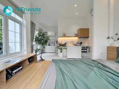 Super open-ended studio, super-opportunic interior, on the 7th floor.