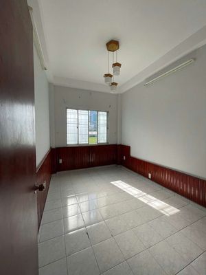 Rent room Đinh Tiên Hoàng at the exact center of every move.