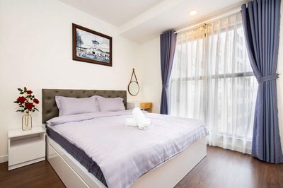 Rent two bedrooms. A Saigon Royal building. 4th District, 19 million worth of furniture.