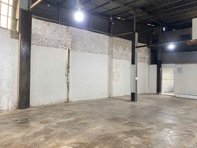 The warehouse is 200 meters, 7th and Tam Bình.