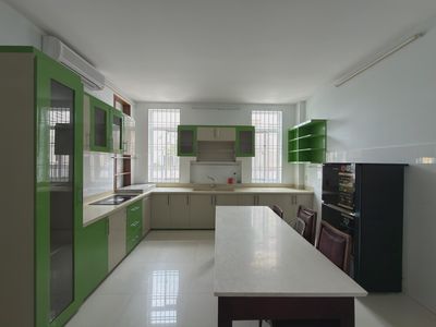 Renting the entire 107 M2 Pasteur car alley, 3rd District - pet