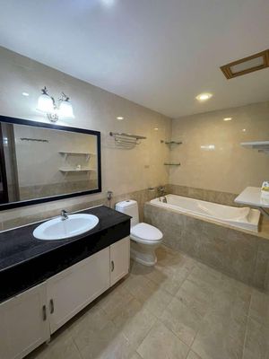 You need to rent out the Vietcong apartment, Tạ Quang Bửu, District 8