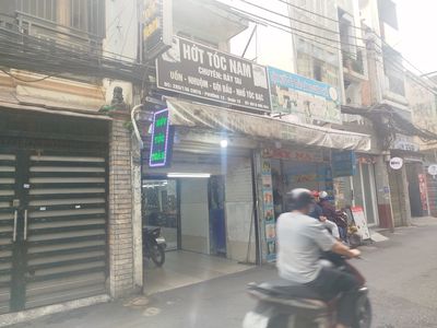 Renting the entire CMT8 alleyway, near the capital complex, District 10