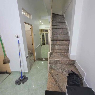 Nơ Trang Long Alley. 2 second floor bedroom for 9 million.