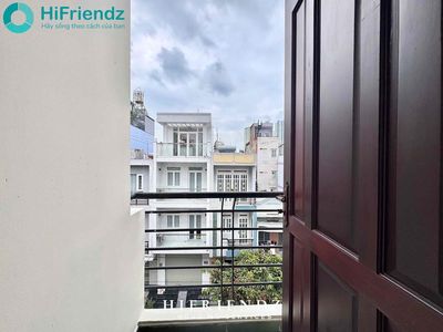 Open the new studio full of balconies on the Main Bridge