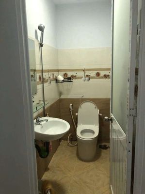 Two bedrooms, two bathrooms. 64 M2. Hoàng Sa, Tân Bình